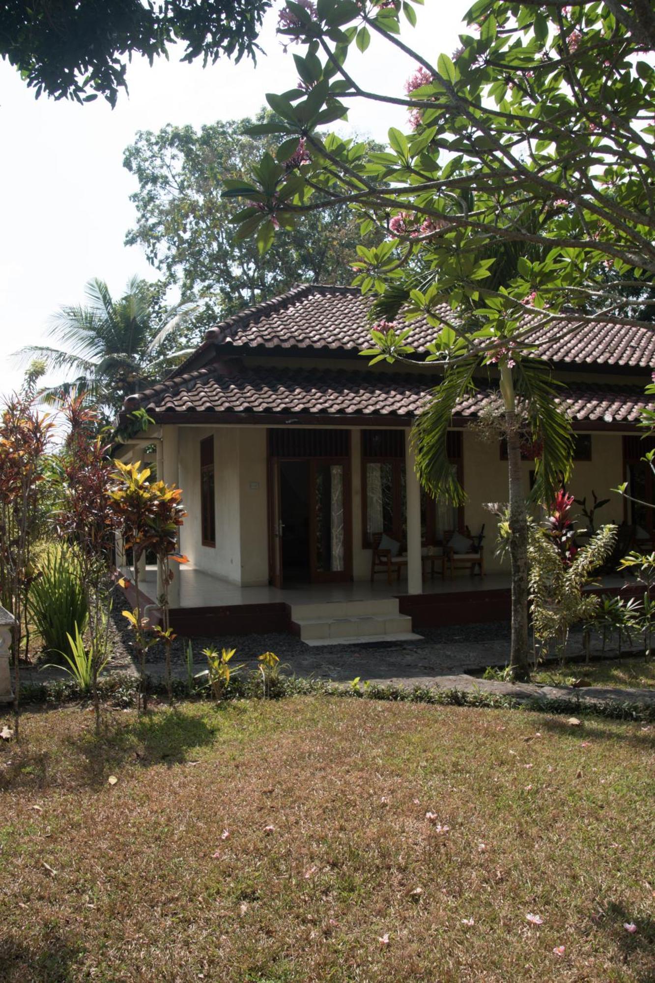 Guesthouse Rumah Senang Kalibaru Exterior foto