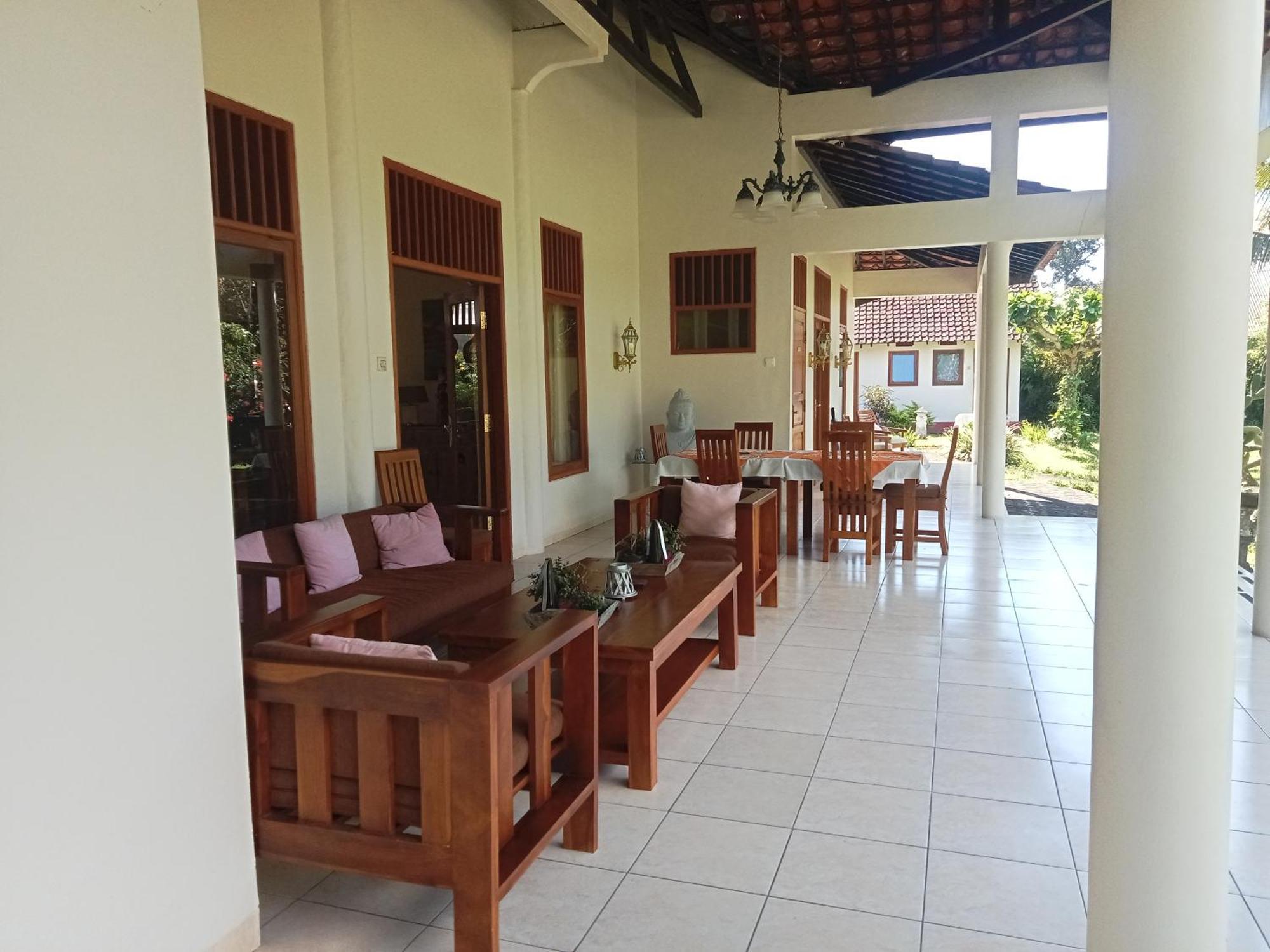 Guesthouse Rumah Senang Kalibaru Exterior foto