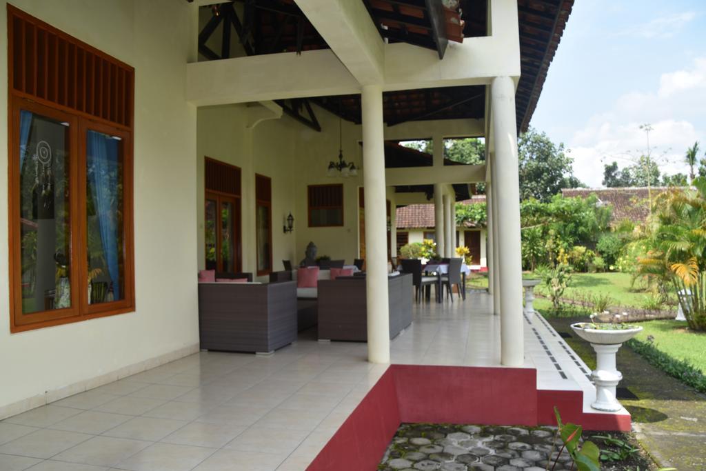 Guesthouse Rumah Senang Kalibaru Exterior foto